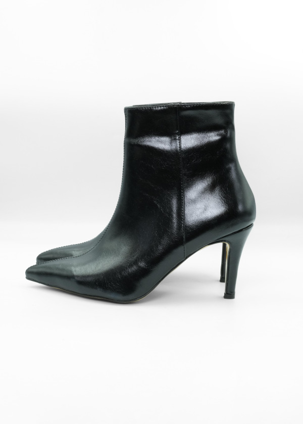 Siyah Sivri Burunlu İnce Topuklu Bot