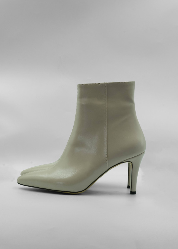 Bej Sivri Burunlu İnce Topuklu Bot