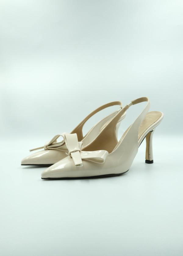 Bej Fiyonklu Rugan Topuklu Ayakkabı